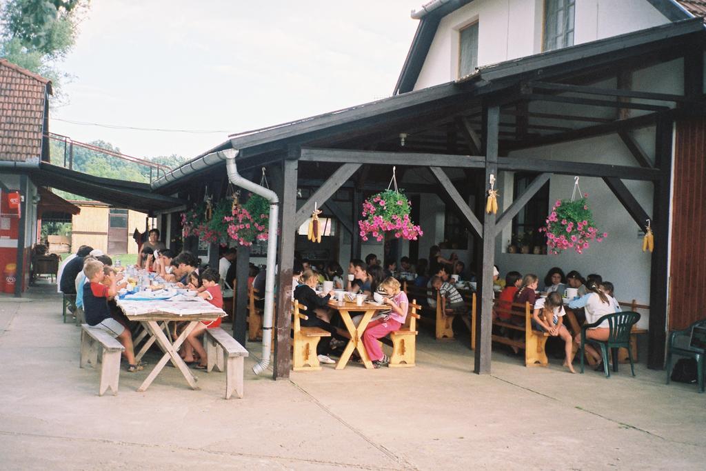 Vizimalom Kemping, Panzio Es Etterem Turistvandi Buitenkant foto